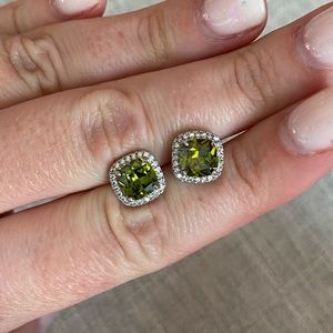 Green crystal and white crystals earrings